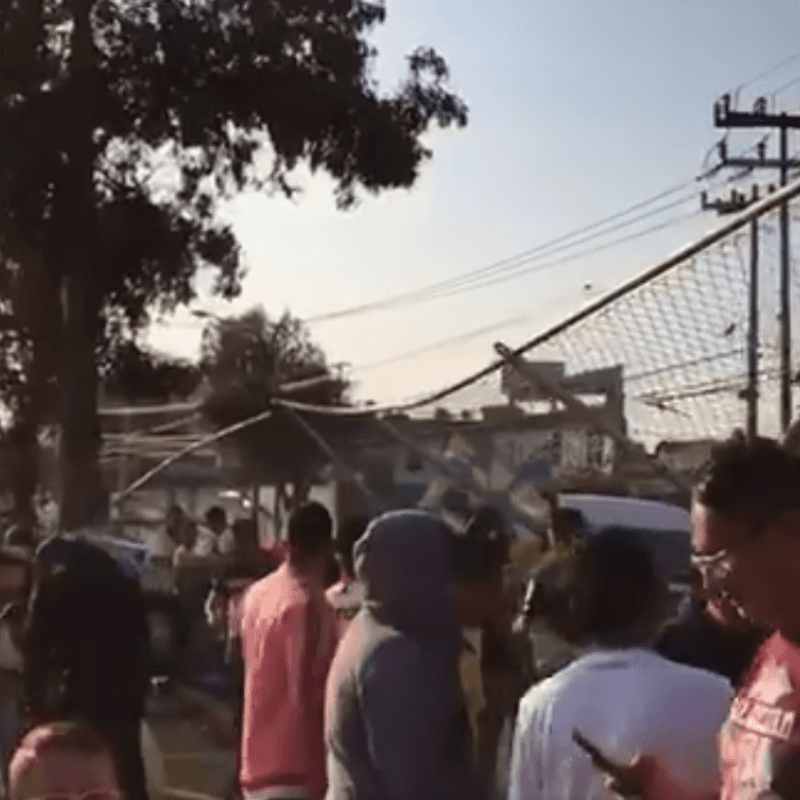 VIDEO: Una reja se venció y cayó sobre fans del América