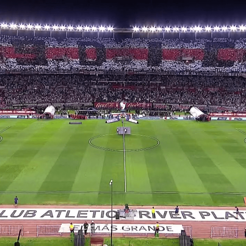 Para que Boca no se olvide: el mosaico de la hinchada de River antes del 9-12