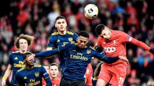 Standard Lieja empató 2 a 2 con el Arsenal y quedó a un paso de la gloria