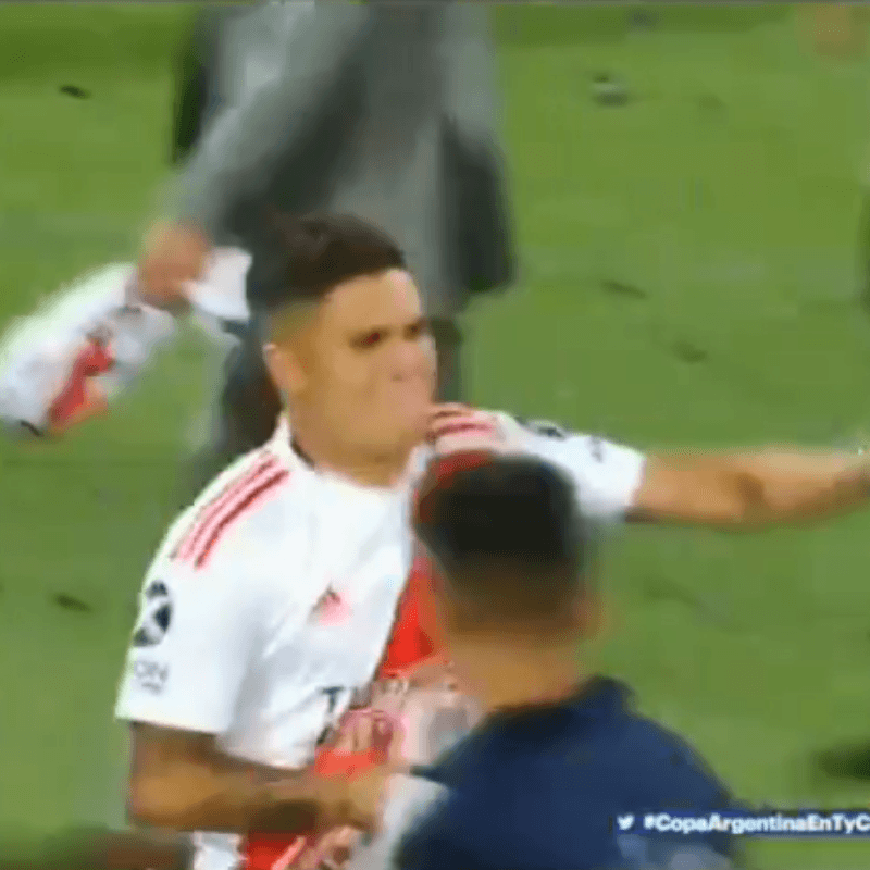 Video: Quintero se volvió loco en los festejos y persiguió a todos