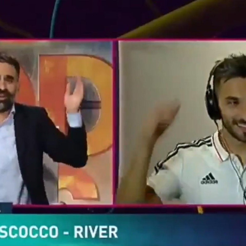 Scocco le ofreció su camiseta, pero Ernestou fue  más allá: "¡El bóxer dame!"