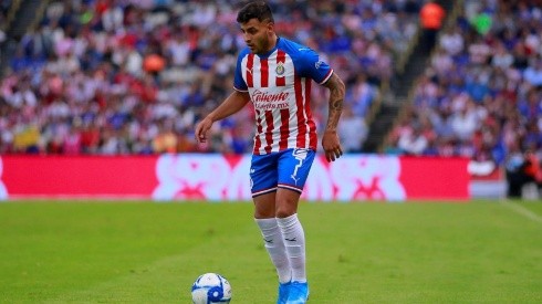 El delantero admite que no ha jugado en su posición ideal en Chivas