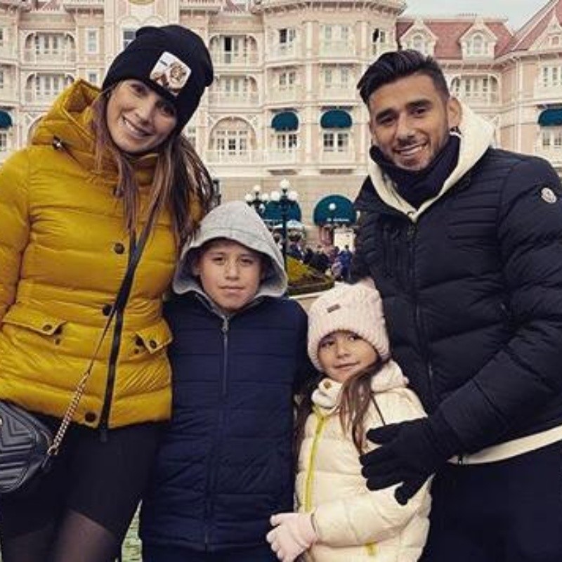 Salvio subió foto en Disney, le pegaron en los comentarios y él respondió