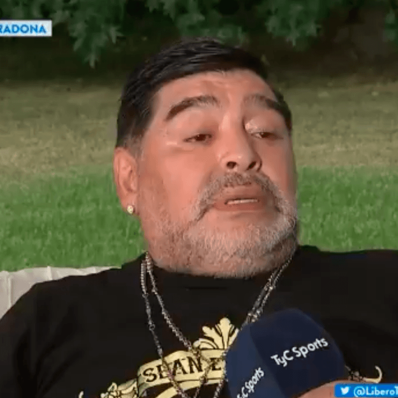 Maradona: "No me sentaría a tomar un café con Riquelme"