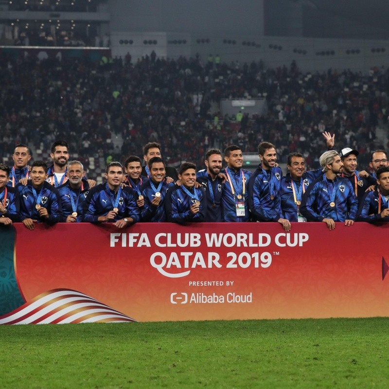 Rayados recibió el bronce y fue homenajeado por Liverpool