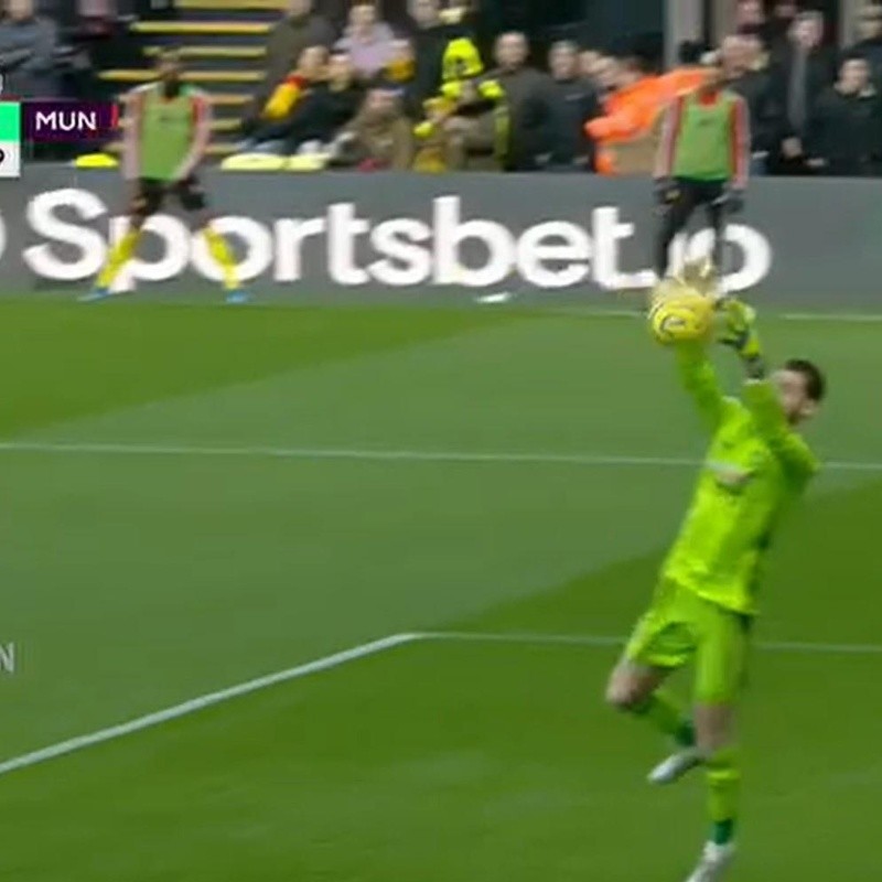 Se le escapó la pelota de las manos y De Gea se metió un gol insólito