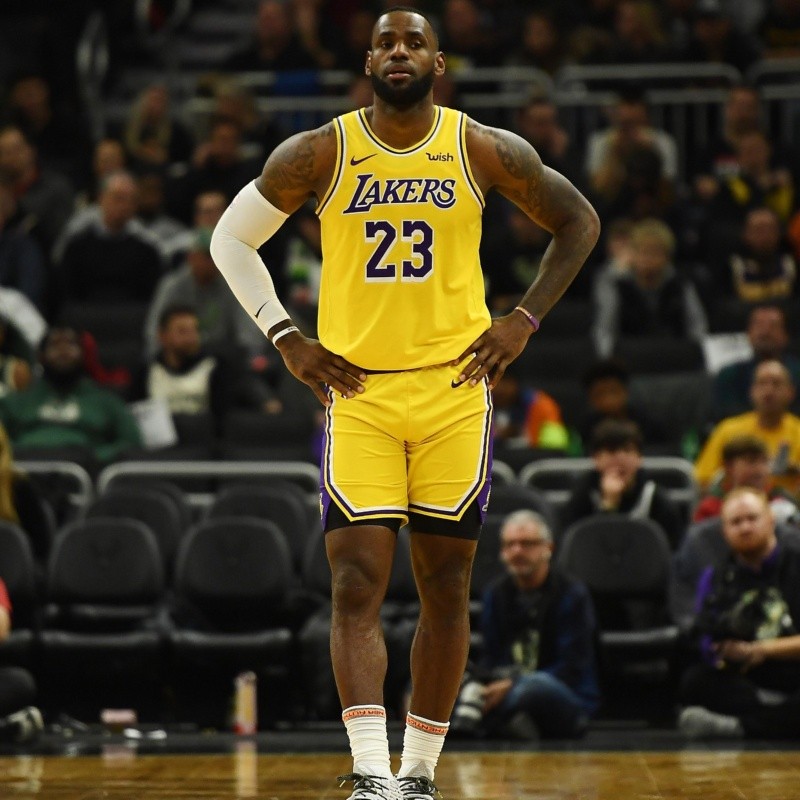 LeBron James se resiente de su lesión en la ingle y los Lakers sufren