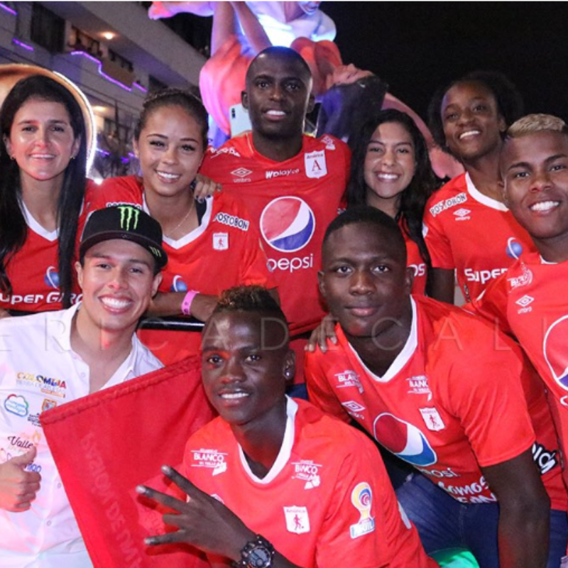 Video: jugadores del América de Cali desfilaron como reyes en la feria