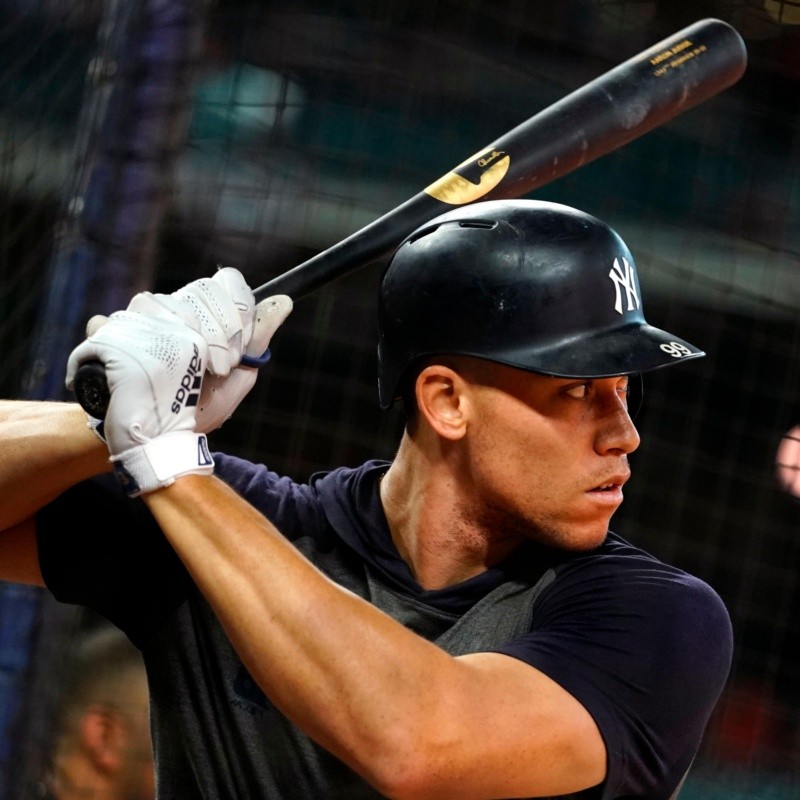 VIDEO: Yankees Star Aaron Judge Has a Blast Singing 'Feliz Navidad