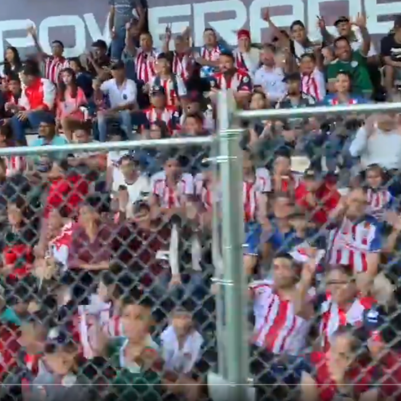 ¡Impresionante! Cientos de aficionados de Chivas presenciaron el entrenamiento