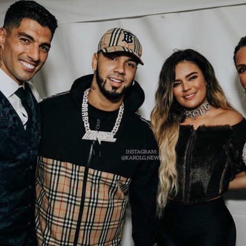 Anuel y Karol G metieron la foto con Messi que tanto querían