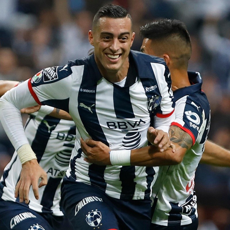 Funes Mori también quería su foto durmiendo con la copa