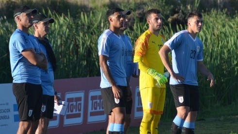 Viñas estuvo presente en empate de Uruguay con Liga Premier.