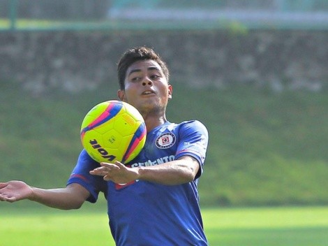 ¡Felicidades! Sergio González hace su debut por Cruz Azul ante Atlas