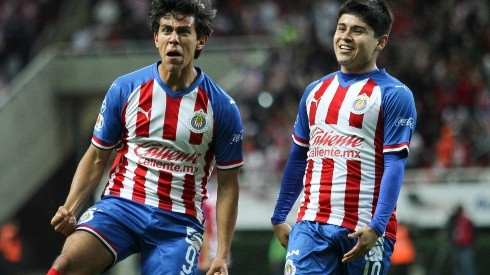 López asistió a Macías en el segundo tanto de Chivas