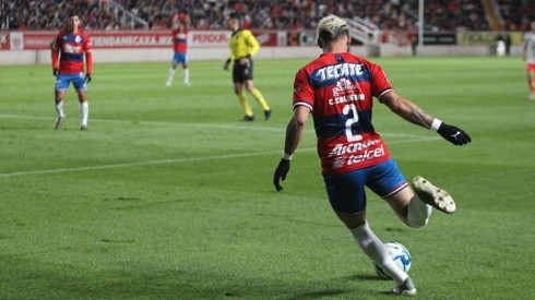 El "Chicote" Calderón se estrenó este sábado como rojiblanco al ingresar de cambio en el empate con Pachuca
