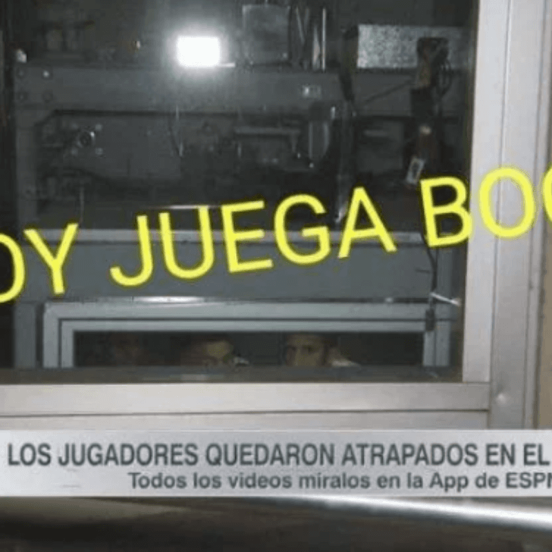 Ya llegaron: los memes de los jugadores de Boca atrapados en un ascensor