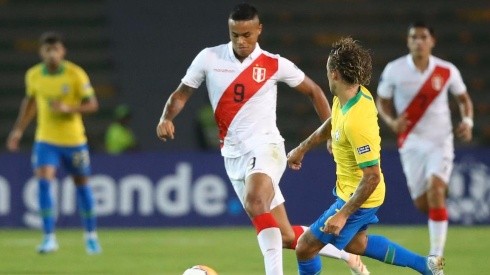 Olivares es el 9 de la Selección Peruana Sub23.