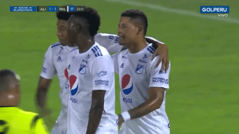Ayron del Valle celebra su gol contra Alianza Lima.