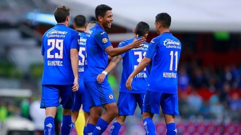 Cruz Azul golea a Santos Laguna y sale del fondo de la tabla del torneo