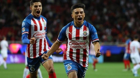 El juvenil volante rojiblanco marcó su primer gol en Liga MX con asistencia de Ronaldo Cisneros