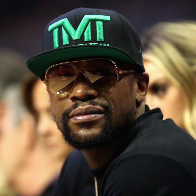 Mayweather exhibió dinero en el Super Bowl