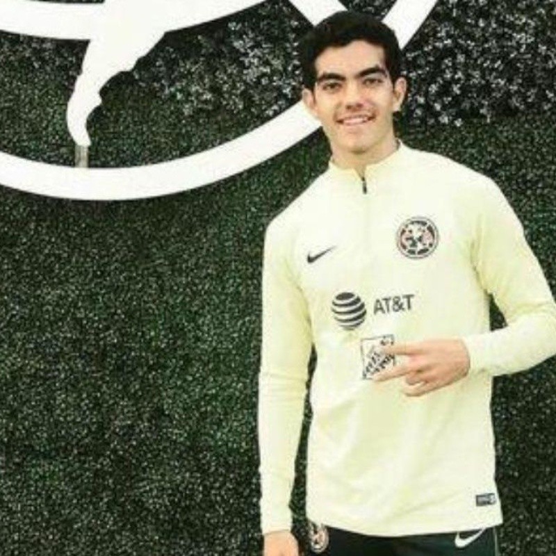 ¡Insólito! Juvenil del América tuvo que debutar con uniforme improvisado