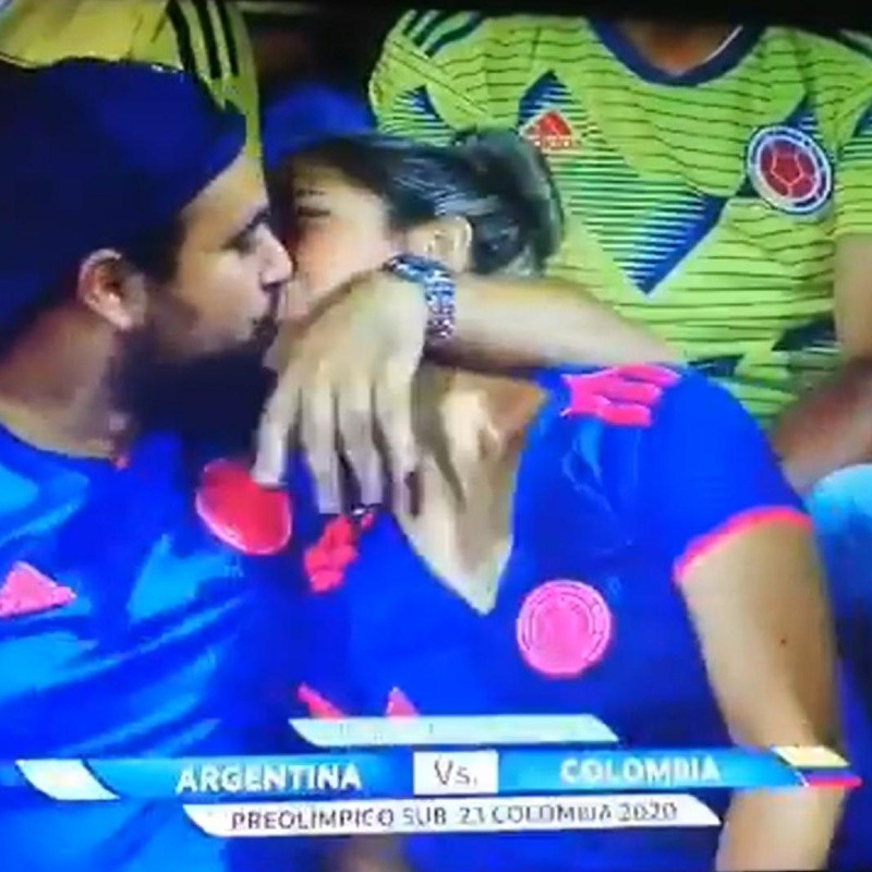 Así tampoco: el beso obligado que captó la Kiss Cam en Bucaramanga