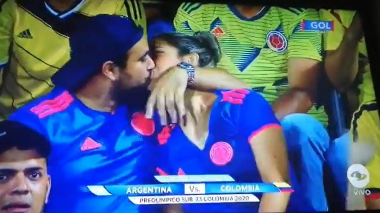 Así tampoco: el beso obligado que captó la Kiss Cam en Bucaramanga