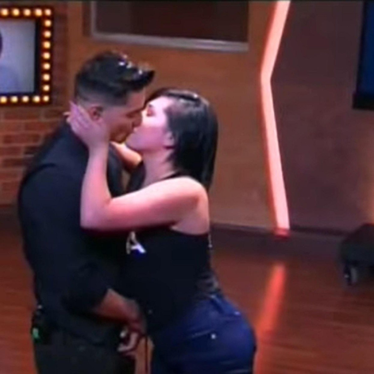 Video Ya Que Yina Calderon Es Tendencia Recordemos El Dia Que Beso A Maluma Bolavip