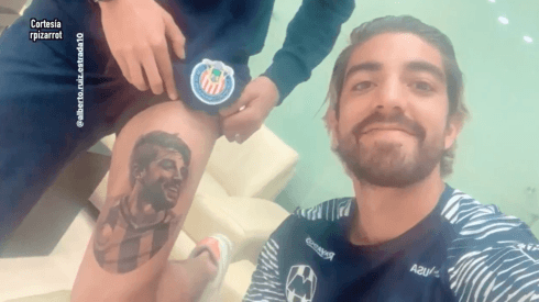 Pizarro le cumplió el sueño a un fan de Chivas que se tatuó su rostro