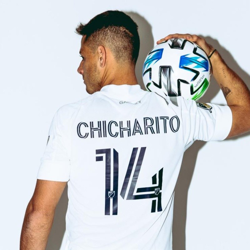 ¡Chicharito locura! LA Galaxy pone a la venta camiseta del mexicano y colapsa la web