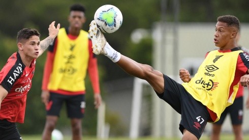 Dorival define time titular do Athletico para duelo contra o Flamengo
