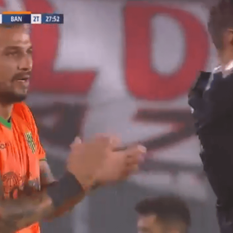 Daniel Osvaldo volvió al Monumental y lo silbaron de lo lindo