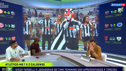 Video: desagradable gesto de la mascota de Atlético Mineiro en la presentación del equipo femenino