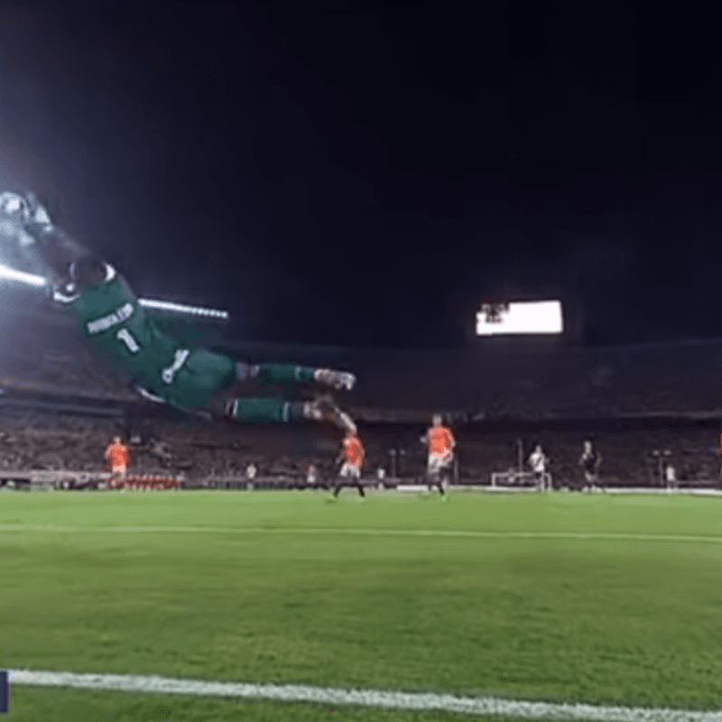 Video: el show de Iván Arboleda en el Monumental que pone a pensar a Queiroz