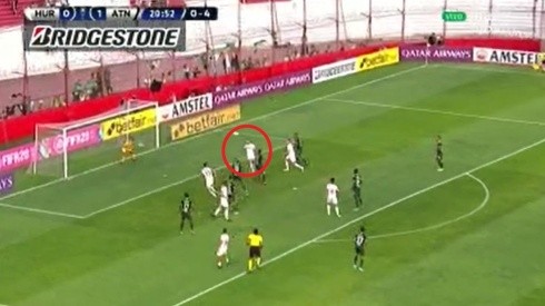 Así fue el gol de Leandro Grimmi para el 1-1 entre Huracán y Atlético Nacional.