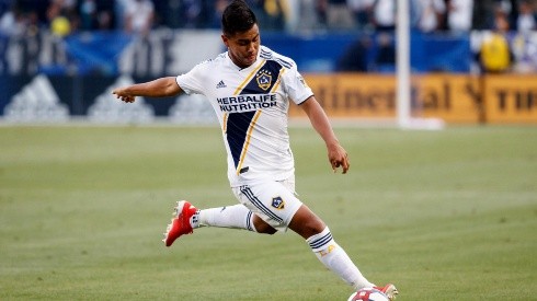 Efrain Álvarez salió lesionado en un amistoso entre LA Galaxy y Colorado Rapids.