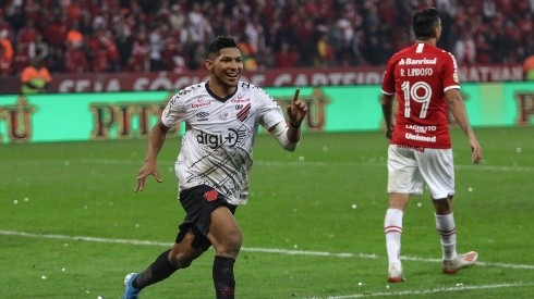 Palmeiras e Athletico chegam a decisão sobre Rony