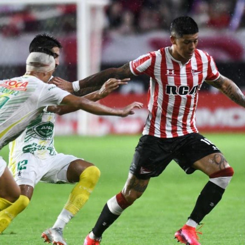 Rojo, afuera del partido contra River