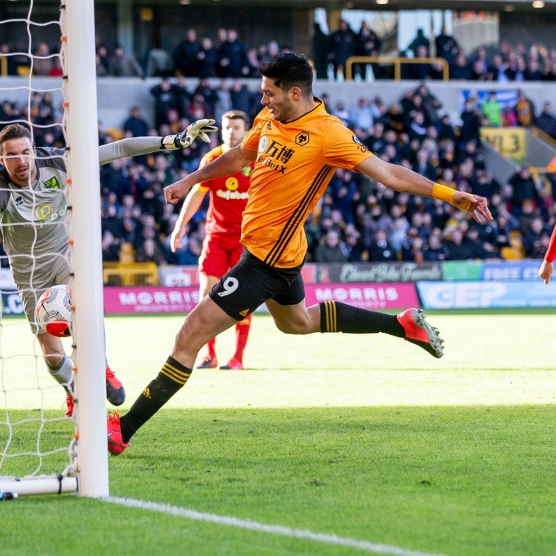 No podía faltar el suyo: Raúl Jiménez se anotó en la goleada del Wolves