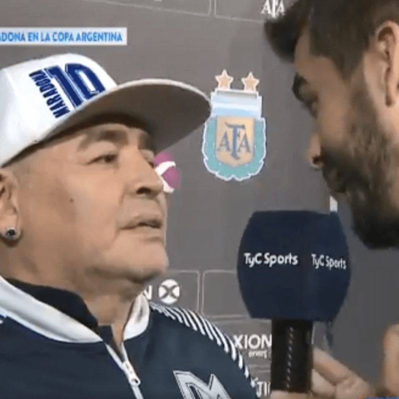 La épica respuesta de Maradona sobre darle un abrazo a Riquelme