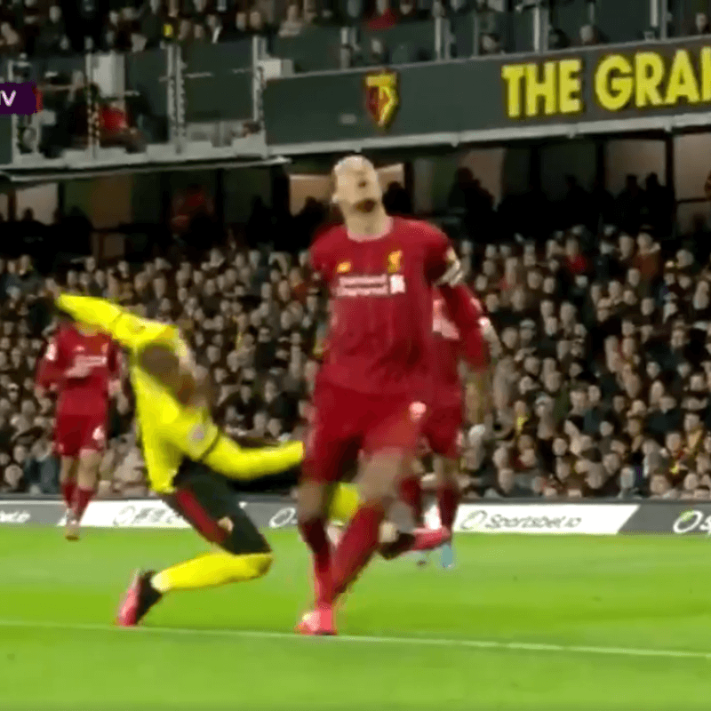 Que no sea nada: a Deulofeu se le trabó la rodilla tras un cruce con Van Dijk