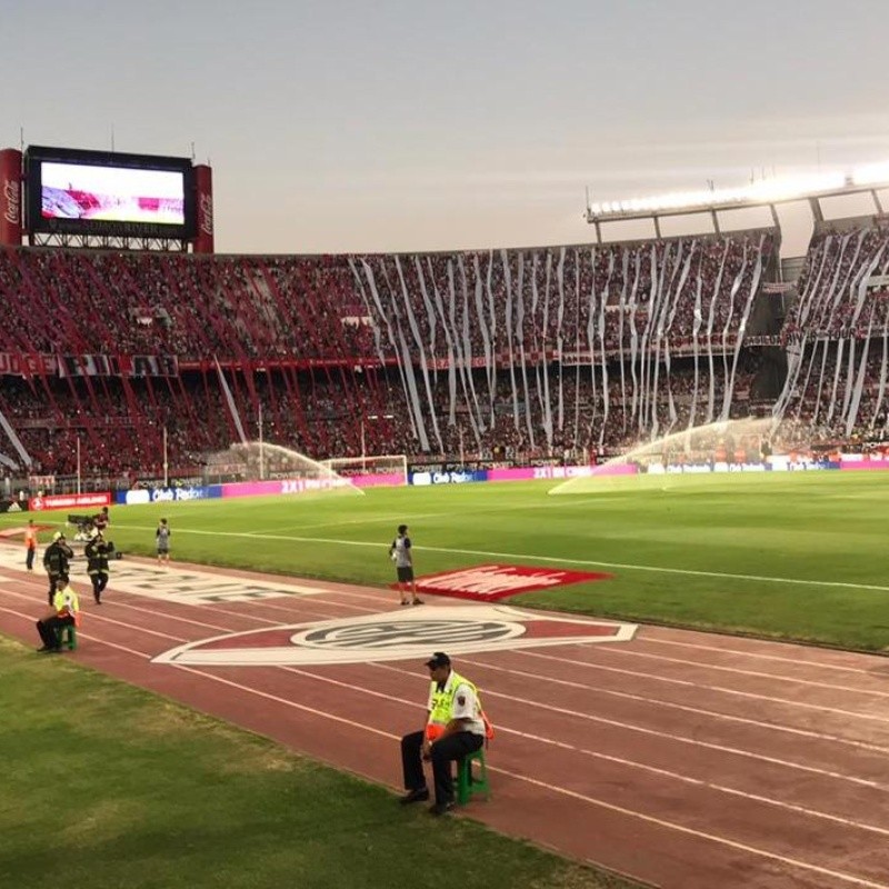 Un jugador más: espectacular recibimiento de River