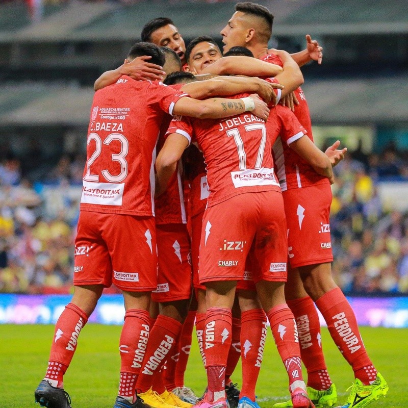 Necaxa goleó al América en el Azteca y lo dejó escolta