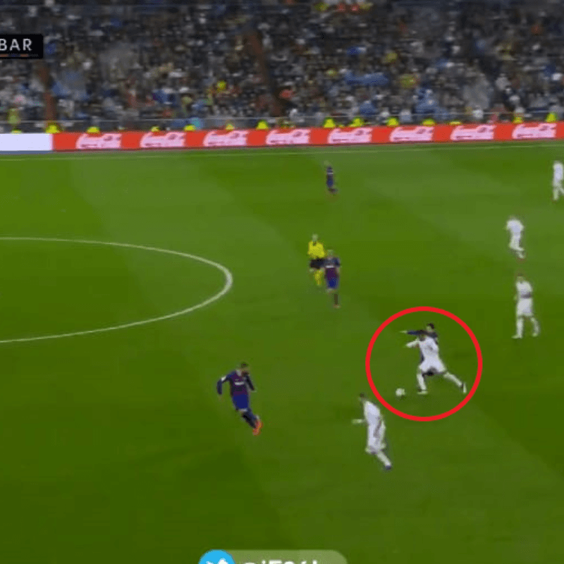 Perdió el Barcelona y Messi la cabeza: patadón a Casemiro en el final