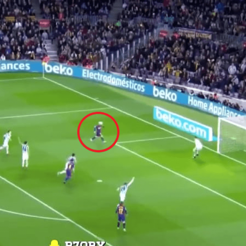 Messi la recuperó, amagó y casi hace un gol perfecto