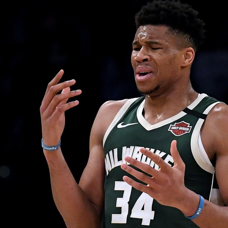 Antetokounmpo preocupa todos con su rodilla