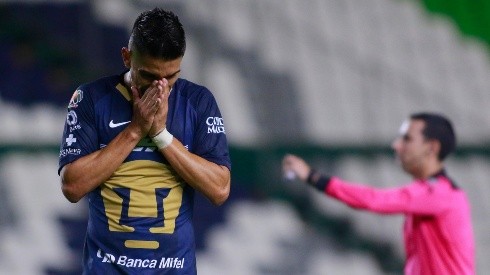 Favio Álvarez se lamenta en la derrota de Pumas ante León en la jornada 10 del Clausura 2020