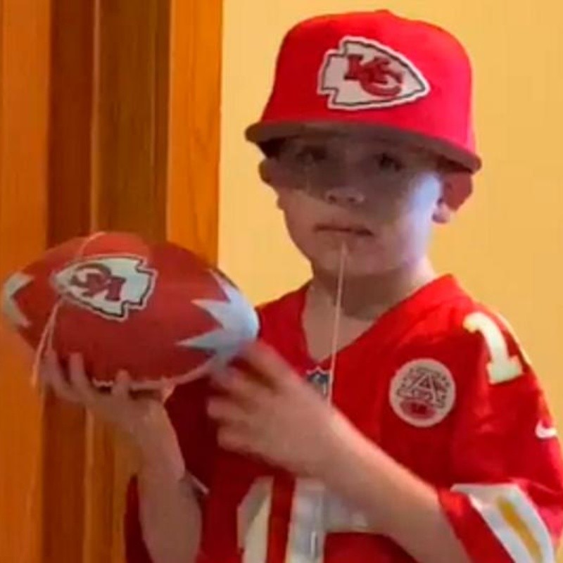 Video: al estilo de la NFL este niño se sacó un diente flojo